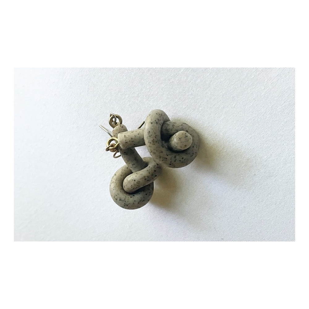 HANDMADE | KNOT EARRINGS - Picture 5 of 7